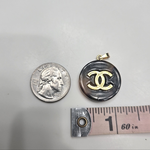 CHANEL Gold Logo Tortoiseshell Zipper Pull Charm - Picture 10 of 10